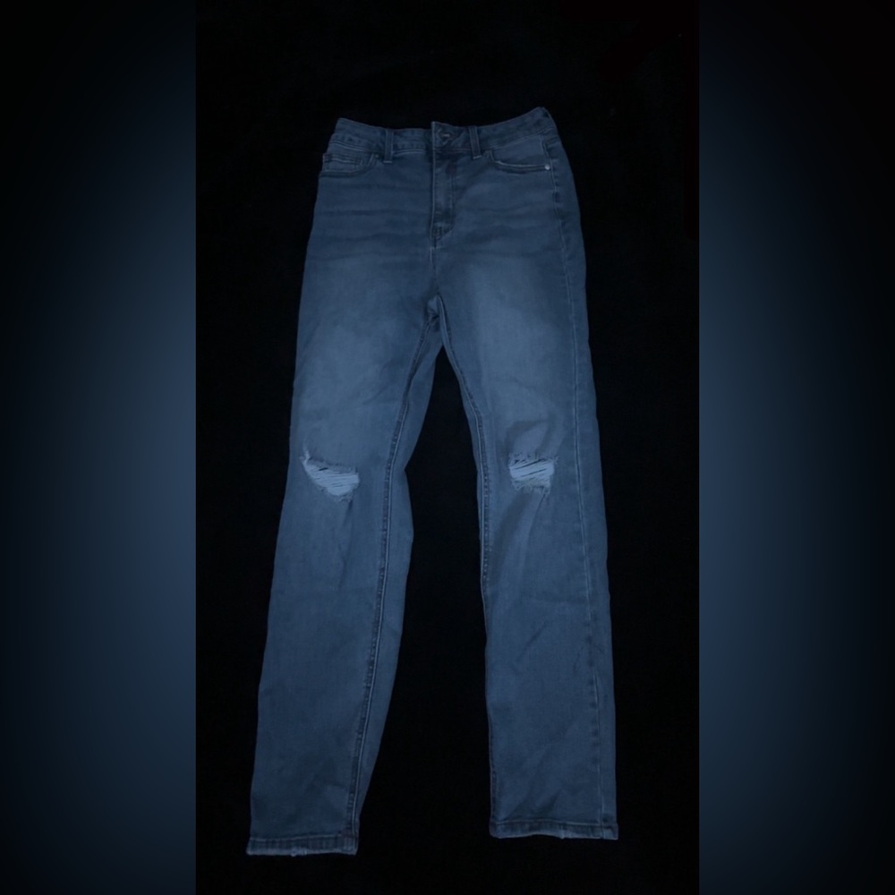 These are size 3 skinny jeans
